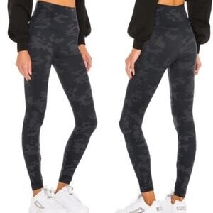 NWT Spanx Look At Me Now Legging Women's Size XL Black Camo Seamless Slimming